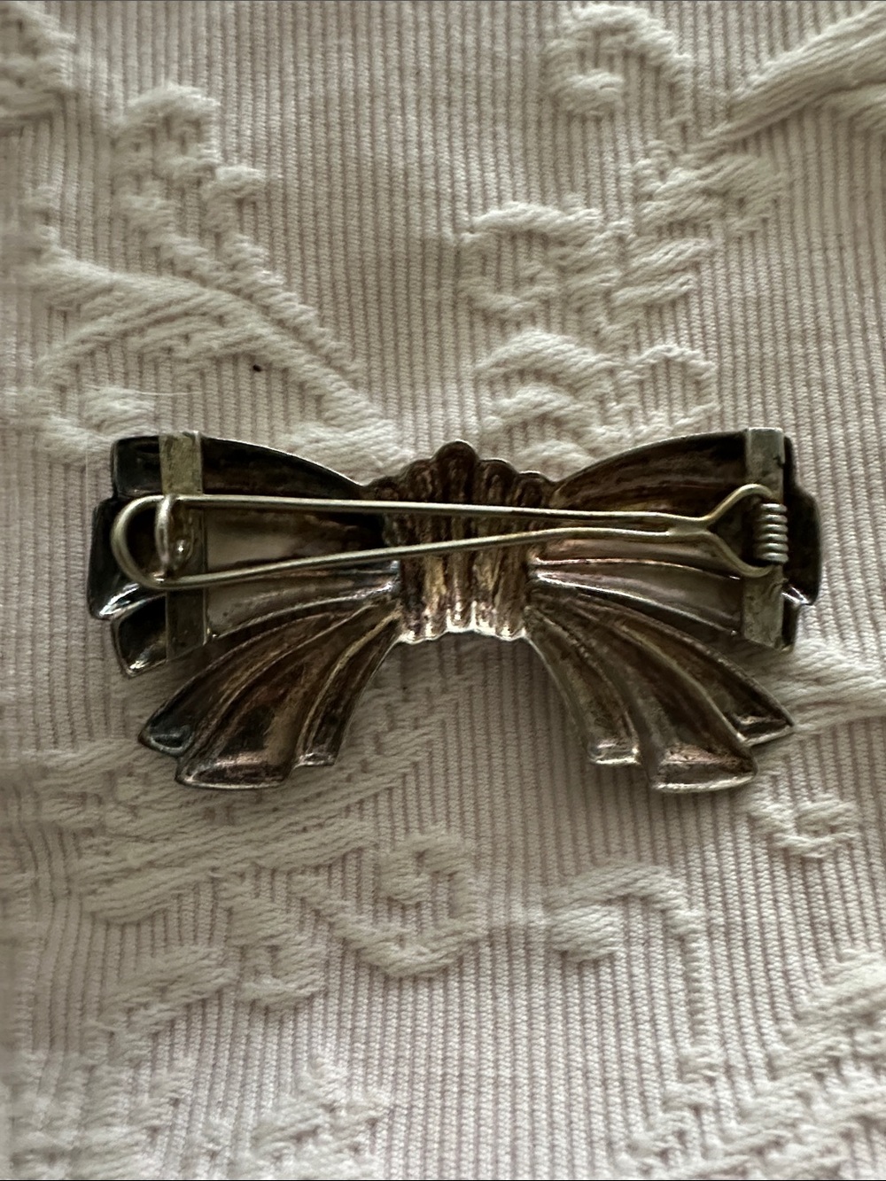 Silver Bow Statement hair clip - Elegant Women’s Accessory - Picture 2 of 5